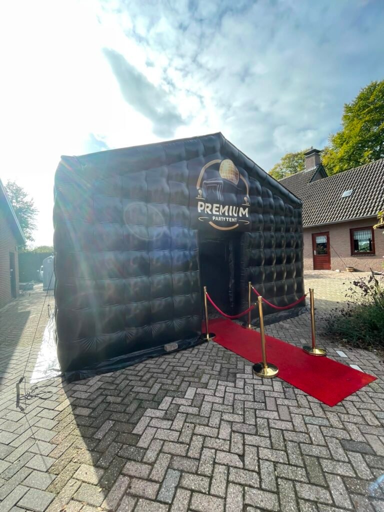Opblaasbare partytent 8x6x4,3m