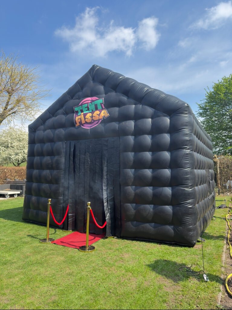 opblaasbare nacthclub discotheek van 55×5 meter premium partytent – Luxe Opblaasbare Partytent Huren | Premium Partytent