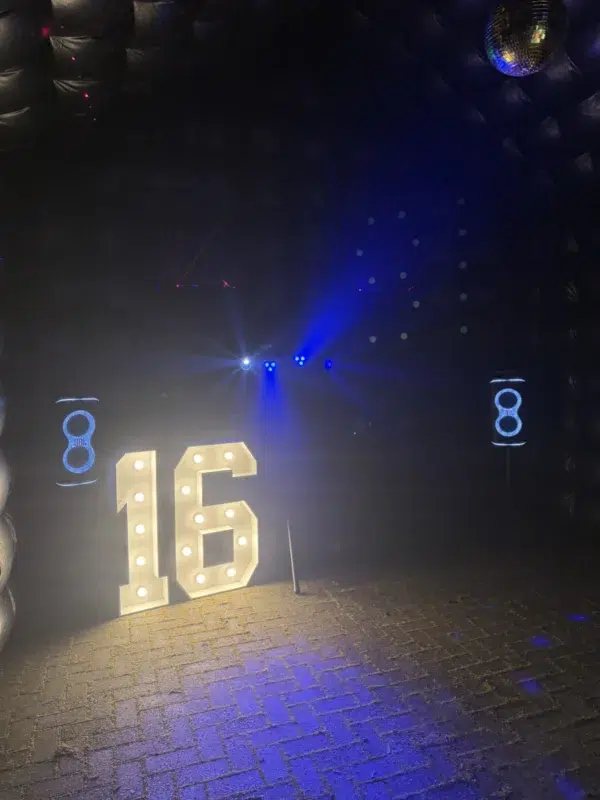 partytent huren met lichtbakken