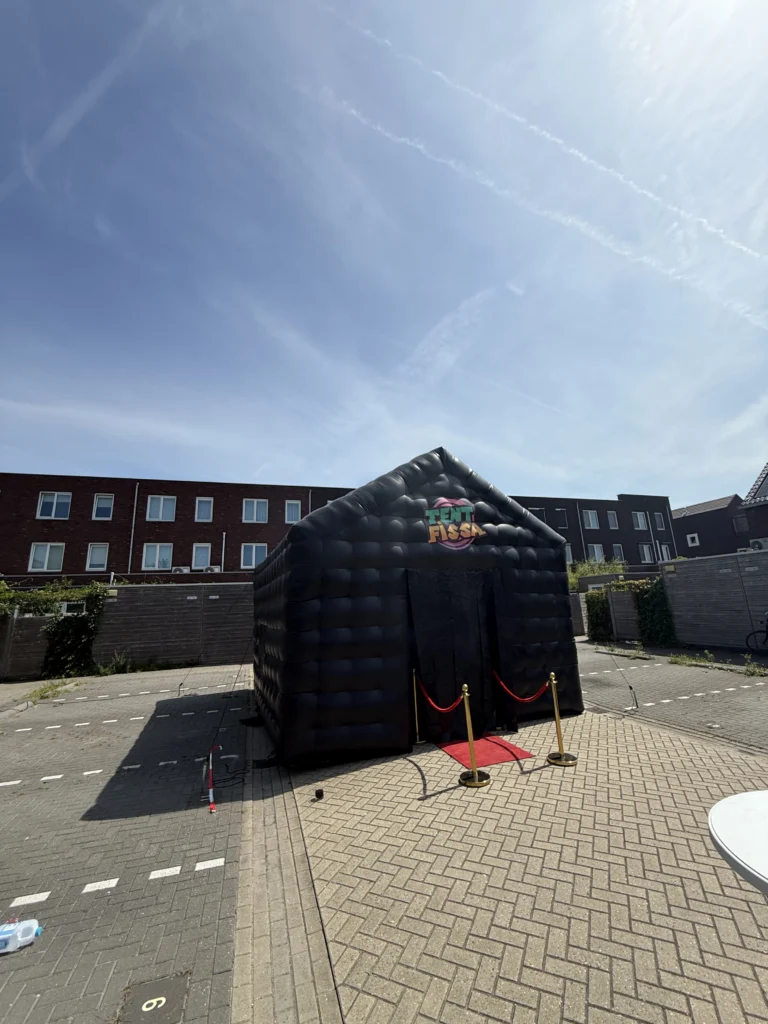 opblaasbare partytent of disco tent huren