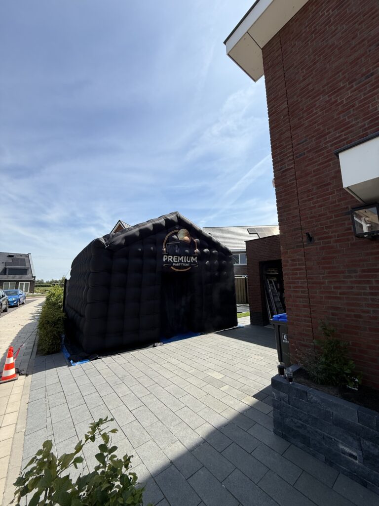 opblaasbare partytent of disco tent huren