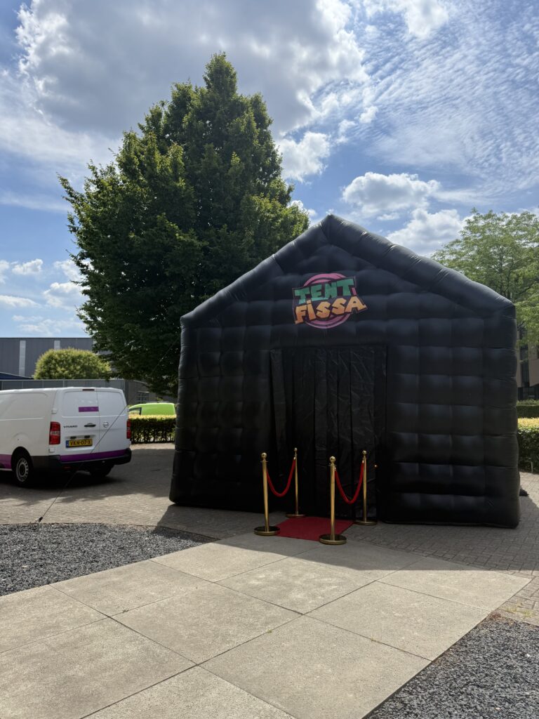 Luxe zwarte feesttent 5,5x5 meter premium partytent