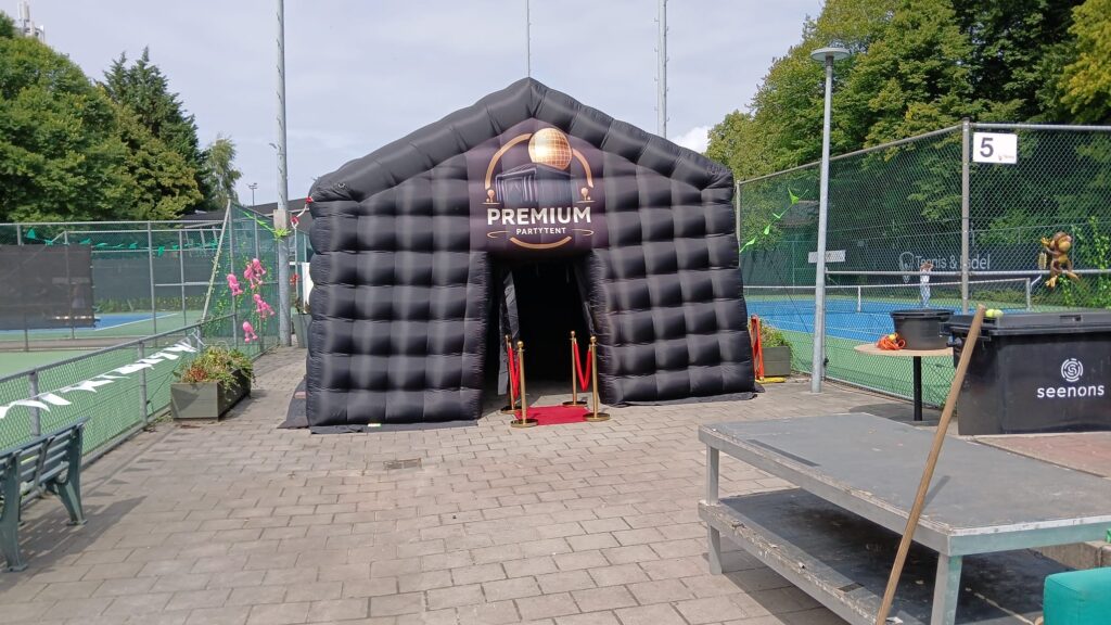 opblaasbare partytent of disco tent huren