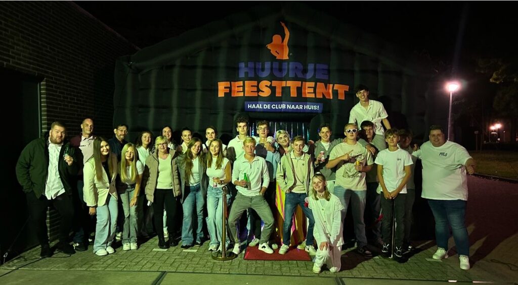 groepsfoto voor disco tent 8×6