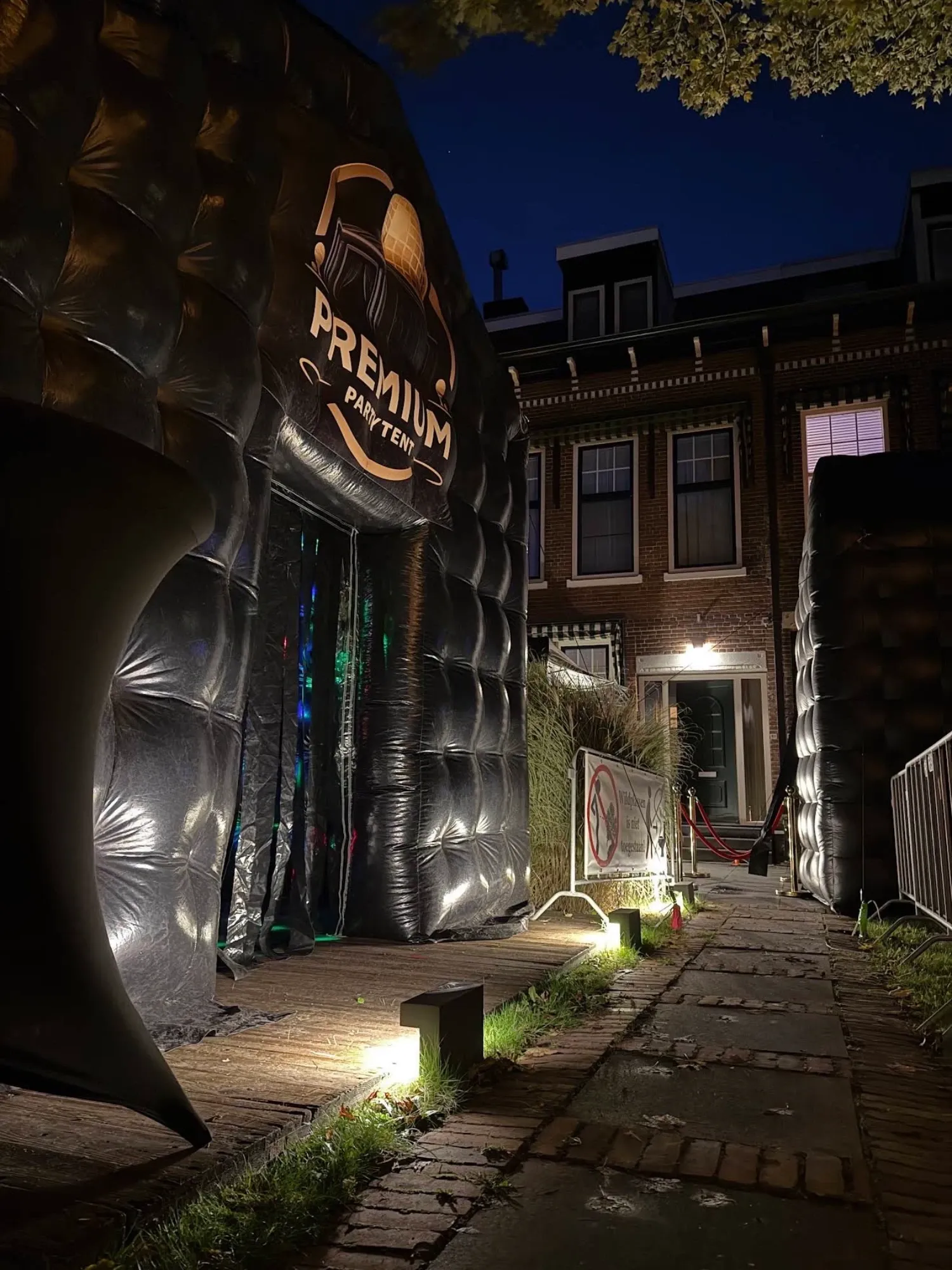 Opblaasbare nachtclub met licht en geluid huren
