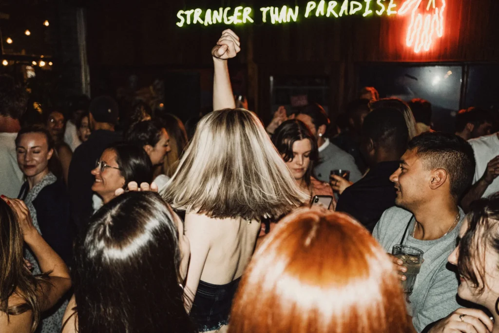 Twijfel je over de juiste tentmaat Ontdek per aantal gasten welke partytent past met praktische richtlijnen comforttips en directe links naar de juiste maten