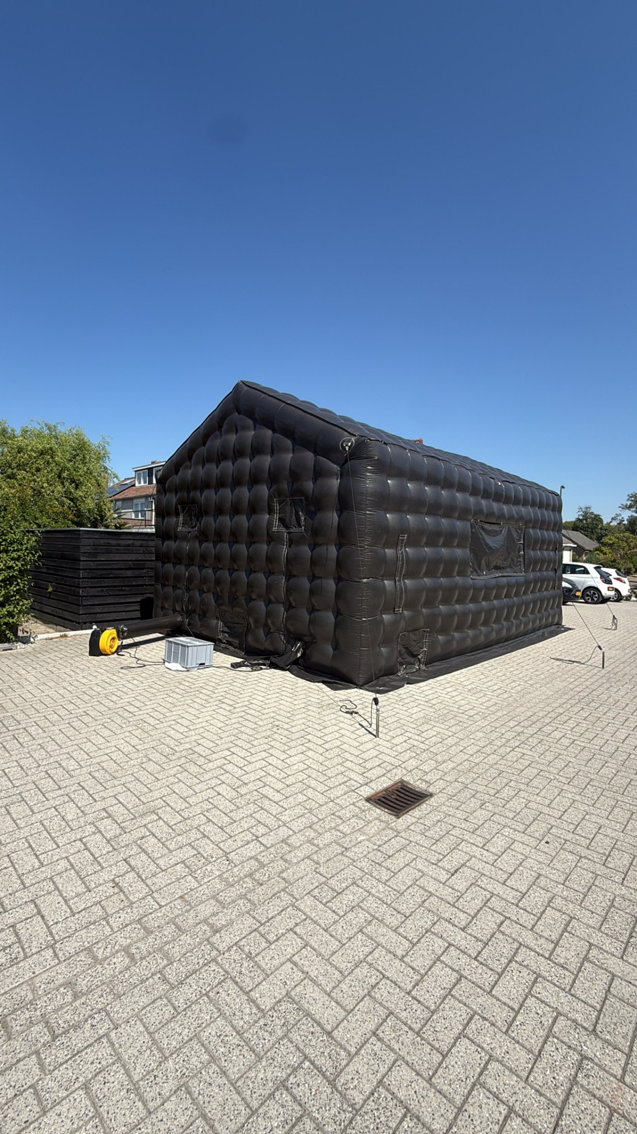 Sfeerbeeld 2 van Verrassingsfeest op een parkeerplaats